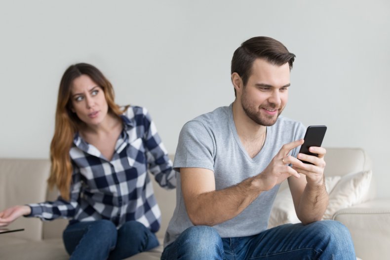 how to see who my husband is texting and calling